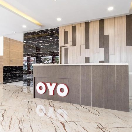 Oyo 727 Merlion Hotel Medan Exterior photo